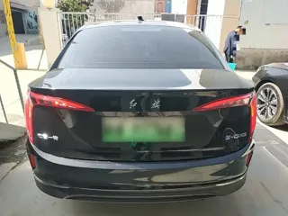 Hongqi E-QM5 2022 купить из Китая, цена 3 134 000 ₽ — Suifenhe Auto