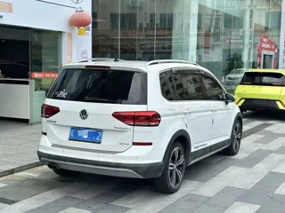 Volkswagen Touran 2019 купить из Китая, цена 1 650 000 ₽ — Suifenhe Auto