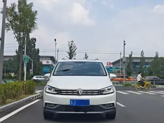 Volkswagen Touran 2021 купить из Китая, цена 2 049 000 ₽ — Suifenhe Auto