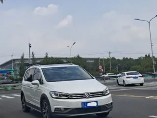 Volkswagen Touran 2021 купить из Китая, цена 2 049 000 ₽ — Suifenhe Auto