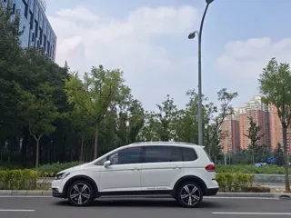 Volkswagen Touran 2021 купить из Китая, цена 2 049 000 ₽ — Suifenhe Auto