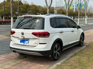 Volkswagen Touran 2020 купить из Китая, цена 1 702 000 ₽ — Suifenhe Auto