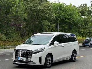 Buick GL8 2024 купить из Китая, цена 4 669 000 ₽ — Suifenhe Auto
