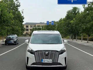 Buick GL8 2024 купить из Китая, цена 4 669 000 ₽ — Suifenhe Auto