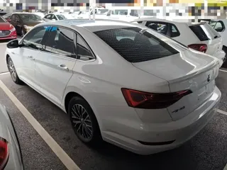 Volkswagen Sagitar 2020 купить из Китая, цена 1 365 000 ₽ — Suifenhe Auto