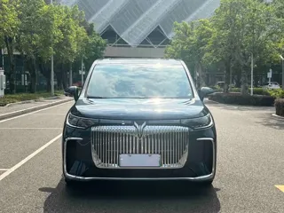 Voyah Dreamer 2025 купить из Китая, цена 6 041 000 ₽ — Suifenhe Auto