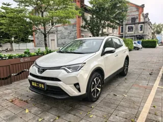 Toyota RAV4 2019 купить из Китая, цена 2 160 000 ₽ — Suifenhe Auto