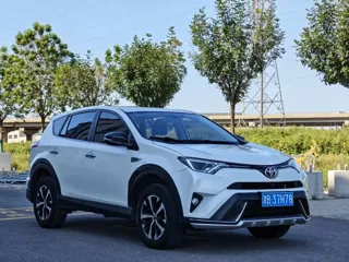 Toyota RAV4 2018 купить из Китая, цена 2 069 000 ₽ — Suifenhe Auto