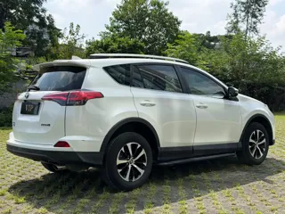 Toyota RAV4 2019 купить из Китая, цена 2 199 000 ₽ — Suifenhe Auto