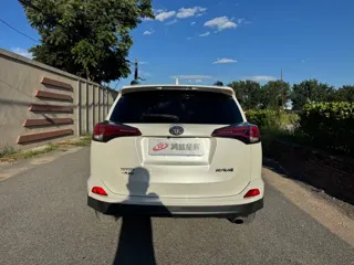 Toyota RAV4 2018 купить из Китая, цена 2 290 000 ₽ — Suifenhe Auto