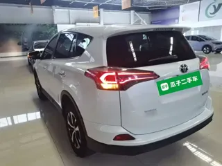 Toyota RAV4 2018 купить из Китая, цена 2 184 000 ₽ — Suifenhe Auto