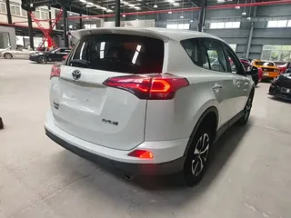 Toyota RAV4 2018 купить из Китая, цена 2 121 000 ₽ — Suifenhe Auto