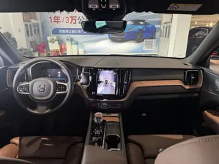Volvo XC60 2025 купить из Китая, цена 5 824 000 ₽ — Suifenhe Auto