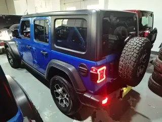Jeep Wrangler 2024 купить из Китая, цена 6 327 000 ₽ — Suifenhe Auto