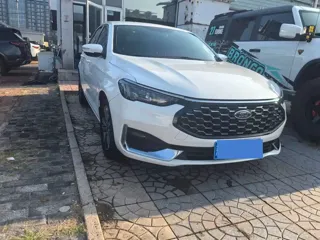 Ford Escort 2022 купить из Китая, цена 1 152 000 ₽ — Suifenhe Auto