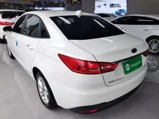Ford Escort 2019 купить из Китая, цена 1 215 000 ₽ — Suifenhe Auto