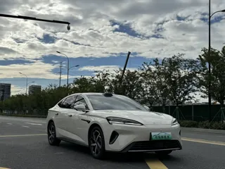BYD 07 DM-i 2025 купить из Китая, цена 4 096 000 ₽ — Suifenhe Auto