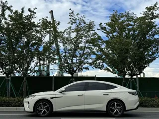 BYD 07 DM-i 2025 купить из Китая, цена 4 096 000 ₽ — Suifenhe Auto