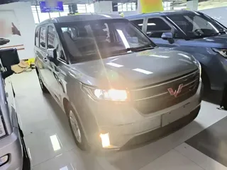 Wuling Hongguang PLUS 2019 купить из Китая, цена 1 297 000 ₽ — Suifenhe Auto