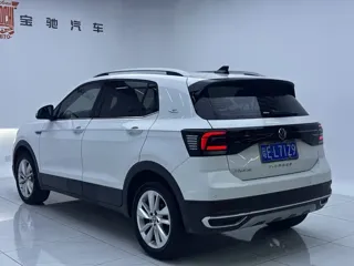 Volkswagen T-Cross 2023 купить из Китая, цена 1 862 000 ₽ — Suifenhe Auto