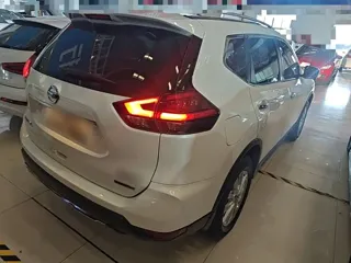 Nissan X-Trail 2018 купить из Китая, цена 2 012 000 ₽ — Suifenhe Auto