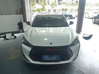 Dongfeng Aeolus Yixuan 2022 купить из Китая, цена 1 017 000 ₽ — Suifenhe Auto