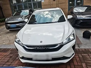 Dongfeng Aeolus Yixuan 2022 купить из Китая, цена 1 042 000 ₽ — Suifenhe Auto