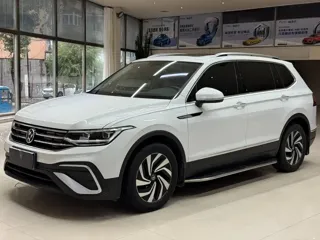 Volkswagen Tiguan L 2023 купить из Китая, цена 2 769 000 ₽ — Suifenhe Auto
