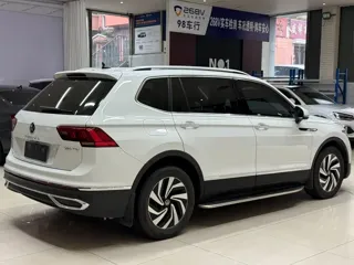 Volkswagen Tiguan L 2023 купить из Китая, цена 2 769 000 ₽ — Suifenhe Auto