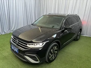Volkswagen Tiguan L 2022 купить из Китая, цена 2 509 000 ₽ — Suifenhe Auto