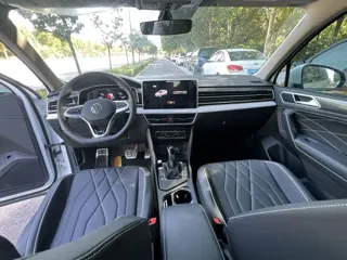Volkswagen Tiguan L 2024 купить из Китая, цена 3 375 000 ₽ — Suifenhe Auto