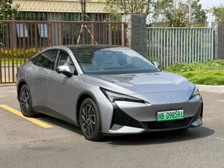 ARCFOX S 2025 купить из Китая, цена 3 423 000 ₽ — Suifenhe Auto