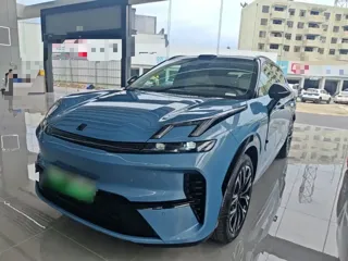 Lynk & Co 08 EM-P 2025