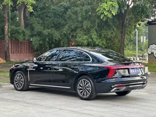 Hongqi H5 2024 купить из Китая, цена 3 284 000 ₽ — Suifenhe Auto