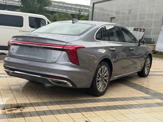 Hongqi H5 2024 купить из Китая, цена 3 104 000 ₽ — Suifenhe Auto
