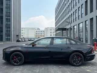 Hongqi H5 2025 купить из Китая, цена 3 007 000 ₽ — Suifenhe Auto