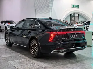Hongqi H5 2024 купить из Китая, цена 3 260 000 ₽ — Suifenhe Auto
