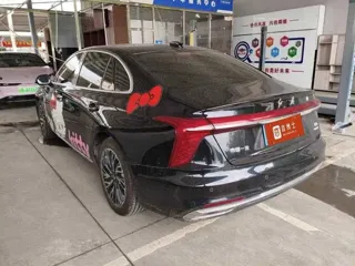 Hongqi H5 2025 купить из Китая, цена 3 424 000 ₽ — Suifenhe Auto