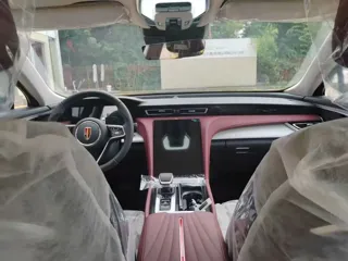 Hongqi H5 2026 купить из Китая, цена 3 500 000 ₽ — Suifenhe Auto