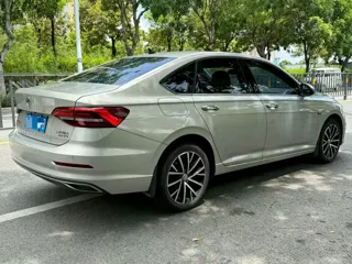 Volkswagen Lavida 2018 купить из Китая, цена 1 403 000 ₽ — Suifenhe Auto