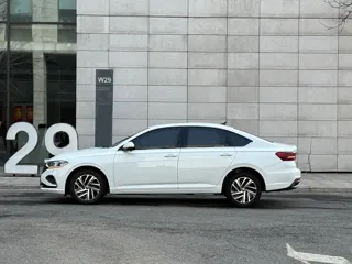 Volkswagen Lavida 2023 купить из Китая, цена 1 215 000 ₽ — Suifenhe Auto