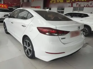 Hyundai Elantra 2019 купить из Китая, цена 1 280 000 ₽ — Suifenhe Auto