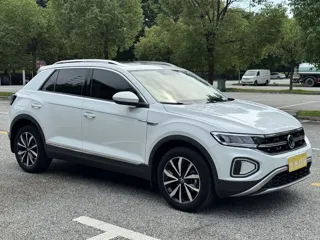 Volkswagen T-ROC 2023 купить из Китая, цена 2 082 000 ₽ — Suifenhe Auto