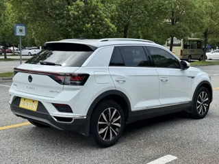 Volkswagen T-ROC 2023 купить из Китая, цена 2 082 000 ₽ — Suifenhe Auto