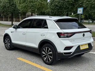 Volkswagen T-ROC 2023 купить из Китая, цена 2 082 000 ₽ — Suifenhe Auto