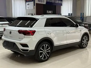 Volkswagen T-ROC 2023 купить из Китая, цена 2 092 000 ₽ — Suifenhe Auto
