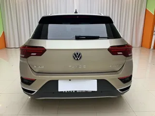Volkswagen T-ROC 2023 купить из Китая, цена 1 936 000 ₽ — Suifenhe Auto