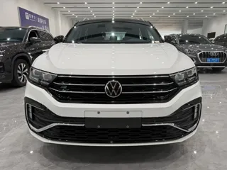 Volkswagen T-ROC 2022 купить из Китая, цена 2 118 000 ₽ — Suifenhe Auto