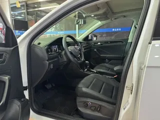 Volkswagen T-ROC 2022 купить из Китая, цена 1 779 000 ₽ — Suifenhe Auto