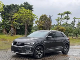 Volkswagen T-ROC 2021 купить из Китая, цена 1 494 000 ₽ — Suifenhe Auto